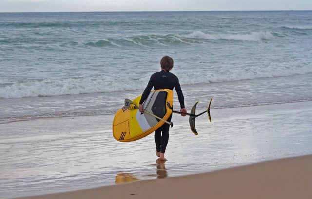 Xavi con el SUP Foil. SUPer Tarifa