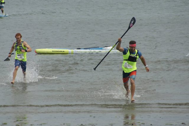 Pepe Oltra llegando a meta. Campeonato de España SUP&Paddleboard Invierno 2017