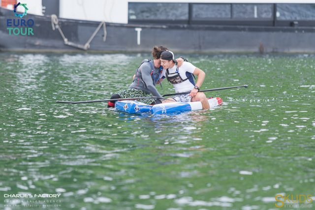 Compañerismo siempre en el Happy Summer Namur SUP Race