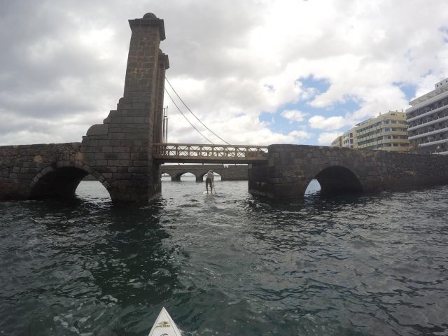 Uno de los puentes del 6 Millas Nocturnas de Arrecife