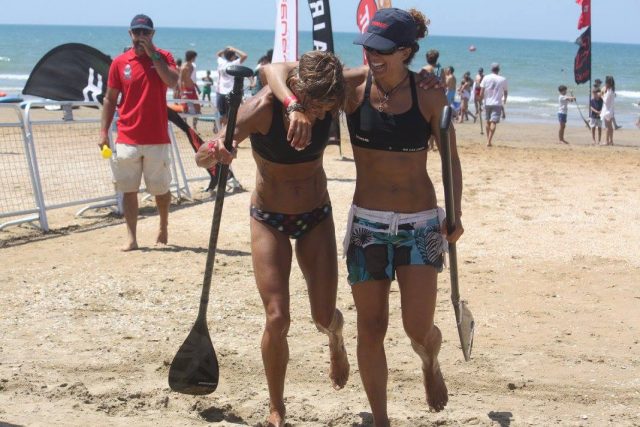 Risas y deportiviad en el Discover Huelva SUP Festival