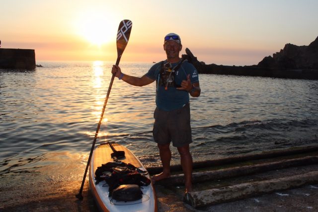 Antonio disfrutando de la  ¨Vuelta a la península ibérica en Paddle Surf¨