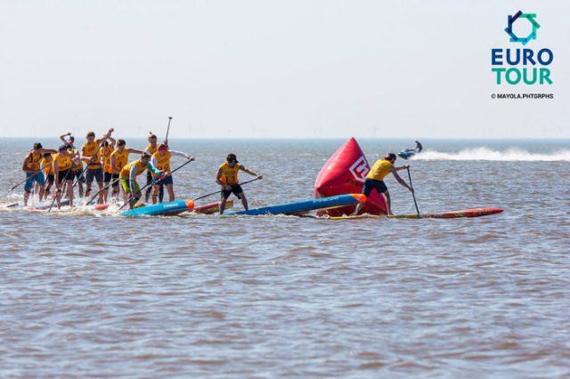 Giro de boya en el Battle of the Coast