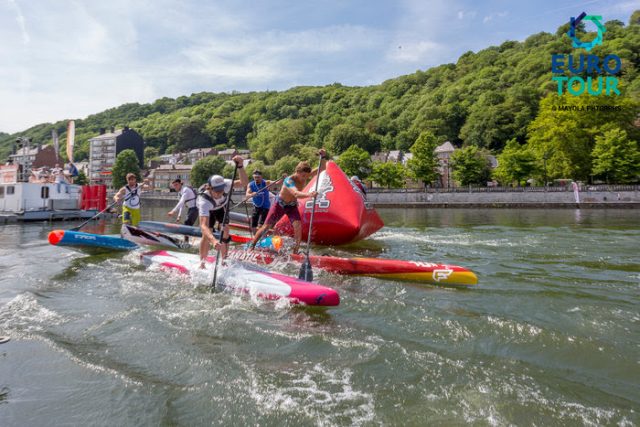 Giro de boya en el Happy Summer Namur SUP Race