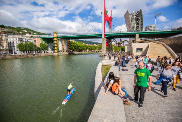 Booth liderando la carrera. Bilbao World SUP Challenge