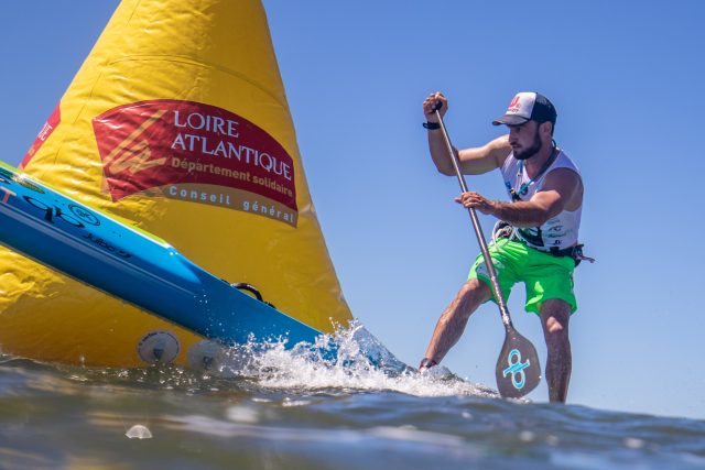 Titouan Puyo girando boya. Hossegor Paddle Games 2018