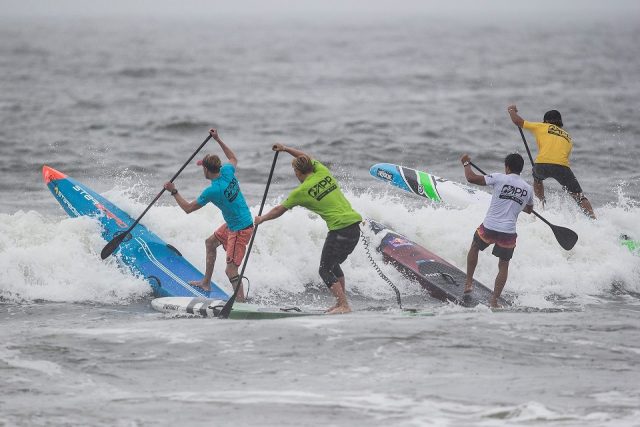 Riders contra las olas Sprints NY