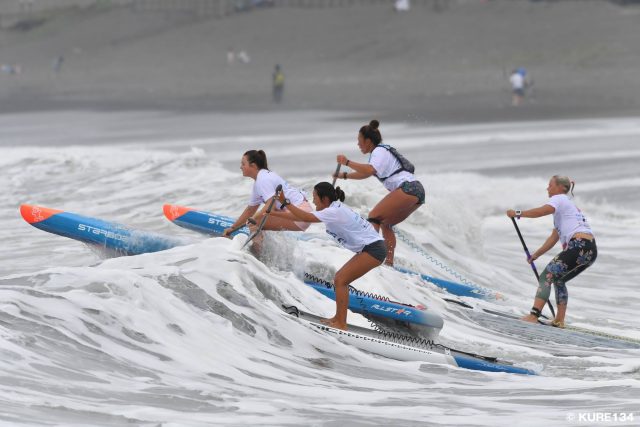 Las chicas surcando las olas SUP Japan CUP