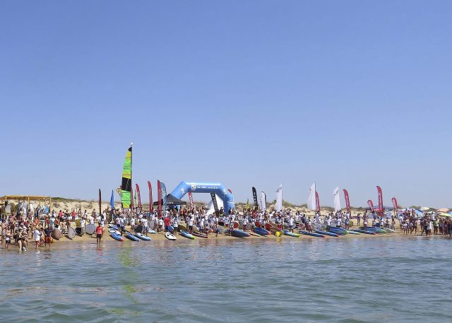 Linea de salida del  III Discover Huelva SUP Festival 