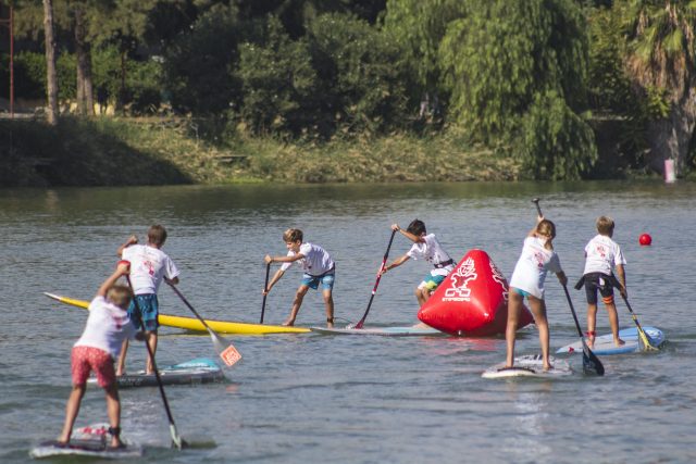 Infantiles girando boya 2º edición del Sevilla SUP Festival