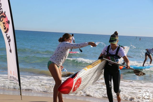 Juniors disfrutando del Aloha Sports Beach RACE