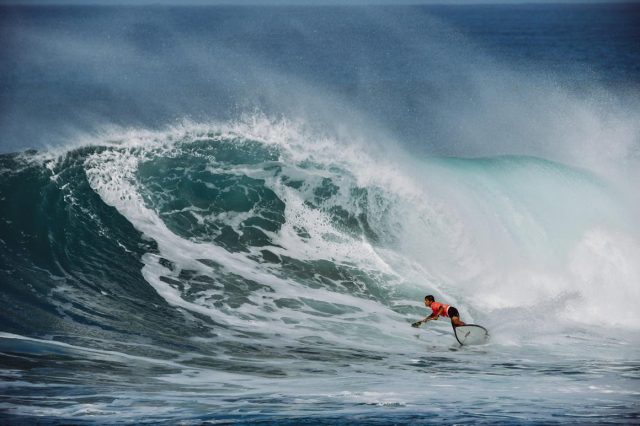 El Lloret bombeando olores en el SUP Surf APP World Tour 2018