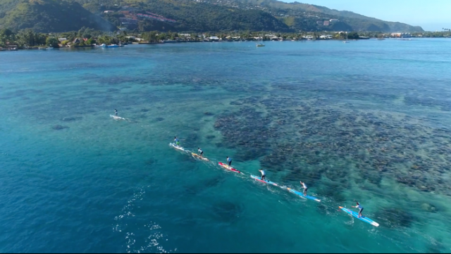 Competidores del Air Tahiti Nui Royal Paddle Race