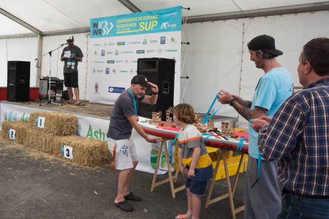 Los más peques también cometieron en el WaterWayRace SUP