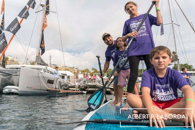 Familia disfrutando del Salón Náutico de Barcelona 2019