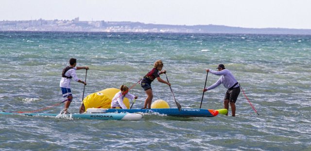 Los más jóvenes remando fuerte en la Gran Carrera del Mediterráneo SUP Race