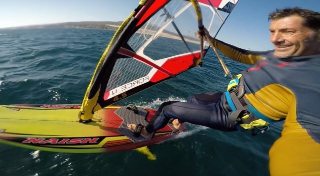 Dani Parres disfrutando del Windsurfing Foil