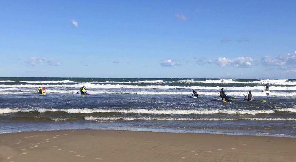Entrada al agua en tablas de SUP Race. Club Surf Dénia . Paddle Surf