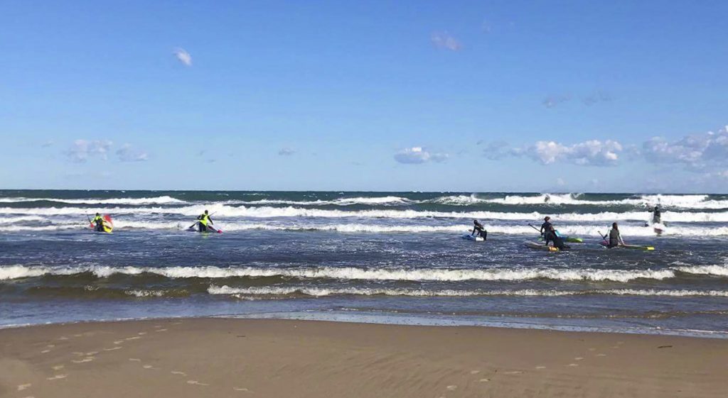 Entrada al agua en tablas de SUP Race. Club Surf Dénia . Paddle Surf