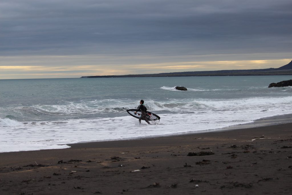 Iago entrnado al pico en Islandia